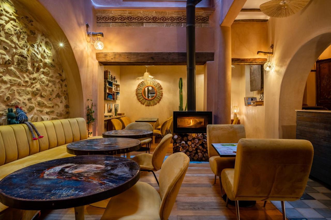 Mama Lova Hotel, Riad, Restaurant & 5* Essaouira