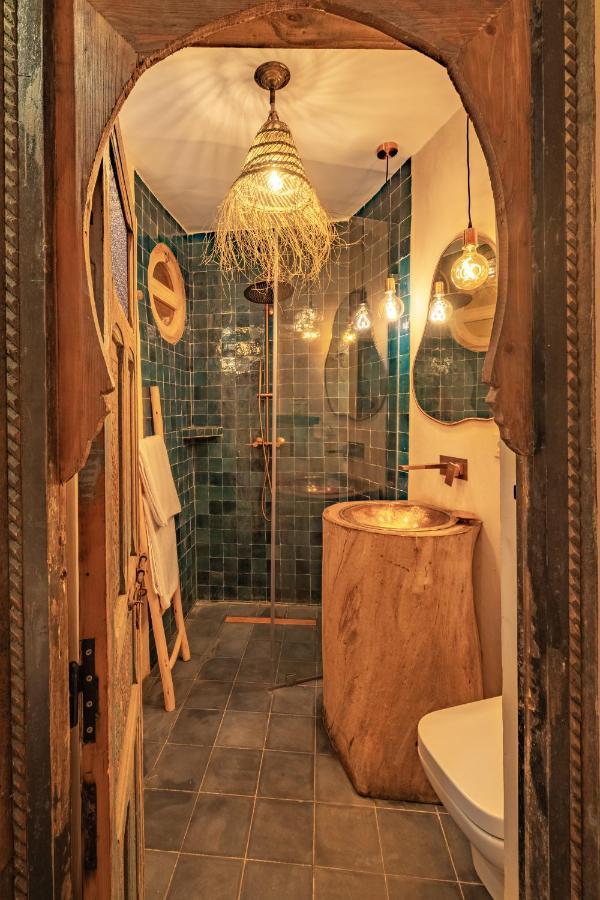 Mama Lova Hotel, Riad, Restaurant & Riad