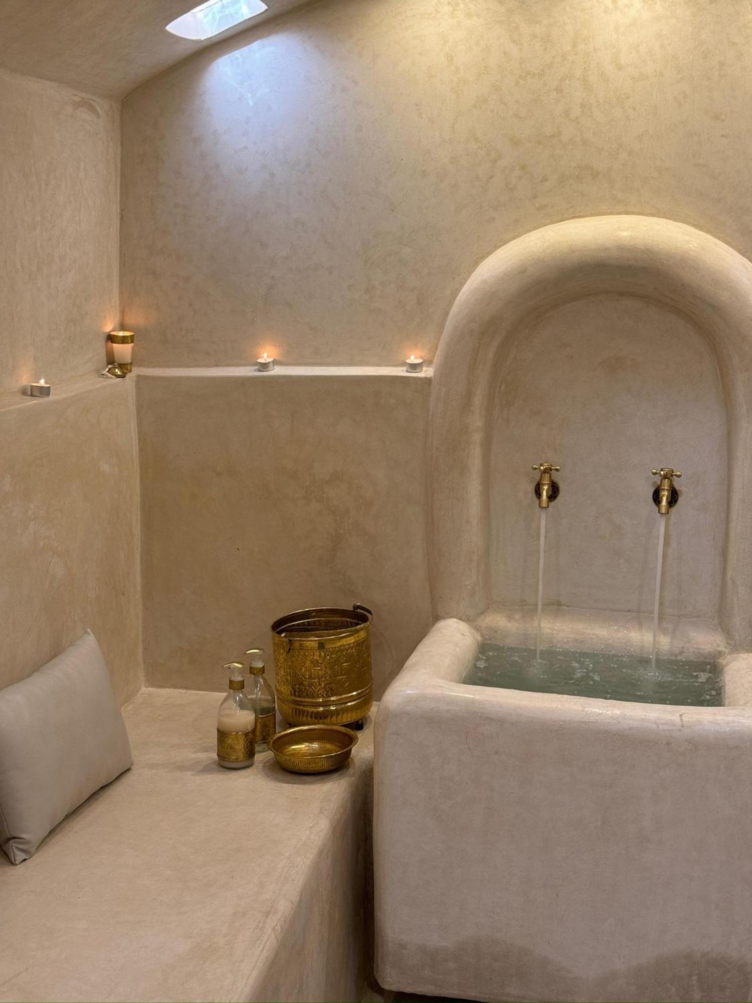 Mama Lova Hotel, Riad, Restaurant & 5* Essaouira